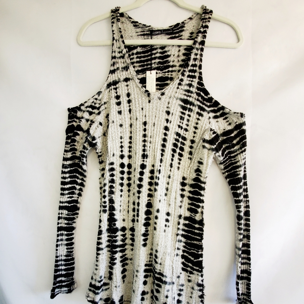 GYPSY05 Cutout Sweater